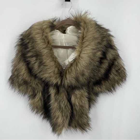 Womens Cape Faux Fur Cloak Short Spring Autumn Western Style Lapel Collar Winter - Picture 1 of 4